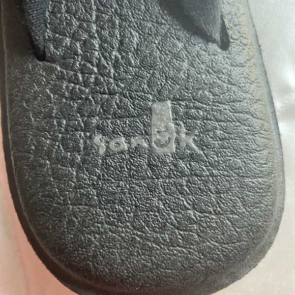 Gently used sanuks. Size 8. - Picture 2 of 4